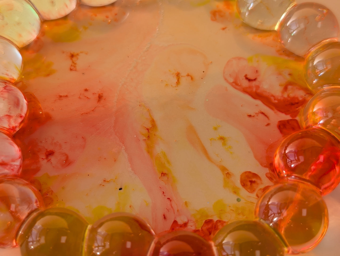 Bubble Edge Resin Tray – Bloom in Amber
